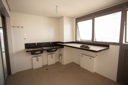 Apartamento à venda com 255m², 4 quartos e 4 vagas Apartamento à venda com 255m², 4 quartos e 4 vagasÁrea de Serviço