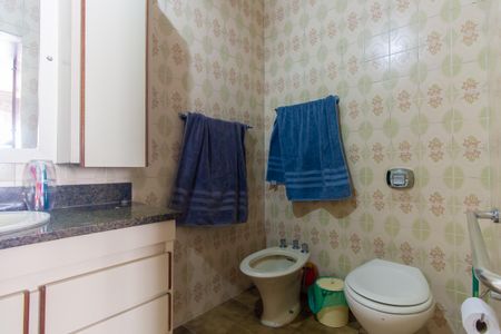 Casa à venda com 199m², 4 quartos e 4 vagasBanheiro da Suíte 2