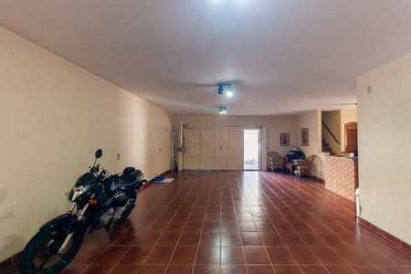 Casa à venda com 199m², 4 quartos e 4 vagasGaragem
