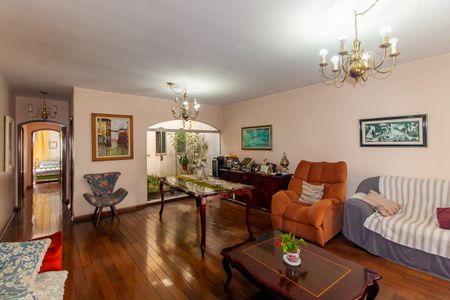 Casa à venda com 199m², 4 quartos e 4 vagasSala