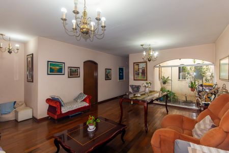 Casa à venda com 199m², 4 quartos e 4 vagasSala