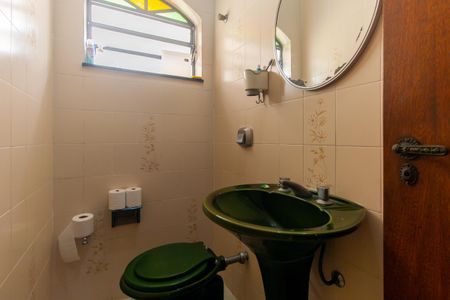 Casa à venda com 199m², 4 quartos e 4 vagasGaragem - Banheiro 