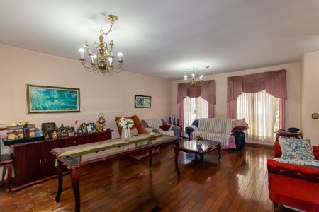 Casa à venda com 199m², 4 quartos e 4 vagasSala