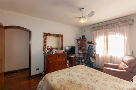 Casa à venda com 199m², 4 quartos e 4 vagasSuíte 2