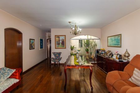 Casa à venda com 199m², 4 quartos e 4 vagasSala