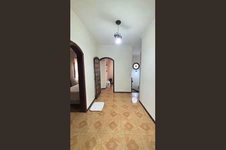 Casa à venda com 255m², 4 quartos e 3 vagas Casa à venda com 255m², 4 quartos e 3 vagasHall dos Dormitorios