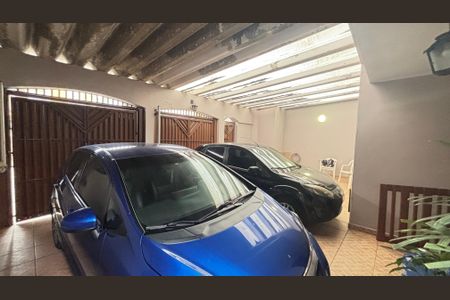 Casa à venda com 255m², 4 quartos e 3 vagas Casa à venda com 255m², 4 quartos e 3 vagasGaragem