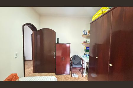 Casa à venda com 255m², 4 quartos e 3 vagas Casa à venda com 255m², 4 quartos e 3 vagasQuarto 2