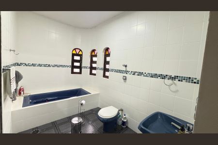 Casa à venda com 255m², 4 quartos e 3 vagas Casa à venda com 255m², 4 quartos e 3 vagasBanheiro da Suíte