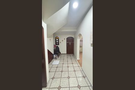 Casa à venda com 255m², 4 quartos e 3 vagas Casa à venda com 255m², 4 quartos e 3 vagasCorredor