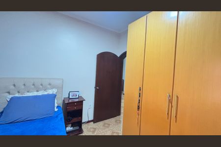 Casa à venda com 255m², 4 quartos e 3 vagas Casa à venda com 255m², 4 quartos e 3 vagasQuarto 1