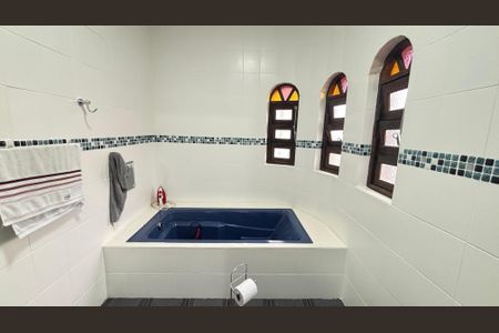 Casa à venda com 255m², 4 quartos e 3 vagas Casa à venda com 255m², 4 quartos e 3 vagasBanheiro da Suíte