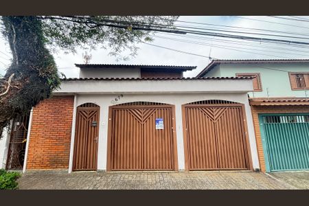 Casa à venda com 255m², 4 quartos e 3 vagas Casa à venda com 255m², 4 quartos e 3 vagasFachada