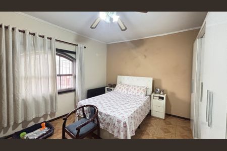 Casa à venda com 255m², 4 quartos e 3 vagas Casa à venda com 255m², 4 quartos e 3 vagasSuite