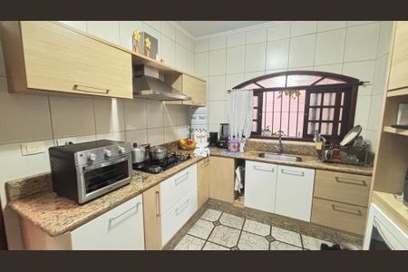 Casa à venda com 255m², 4 quartos e 3 vagas Casa à venda com 255m², 4 quartos e 3 vagasCozinha