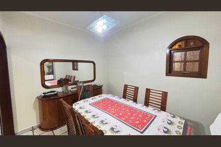 Casa à venda com 255m², 4 quartos e 3 vagas Casa à venda com 255m², 4 quartos e 3 vagasSala de Jantar