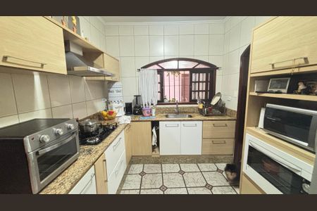 Casa à venda com 255m², 4 quartos e 3 vagas Casa à venda com 255m², 4 quartos e 3 vagasCozinha