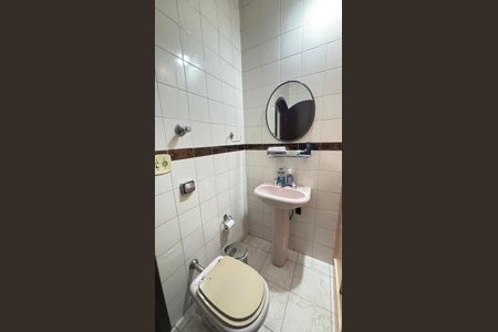 Casa à venda com 255m², 4 quartos e 3 vagas Casa à venda com 255m², 4 quartos e 3 vagasBanheiro Social