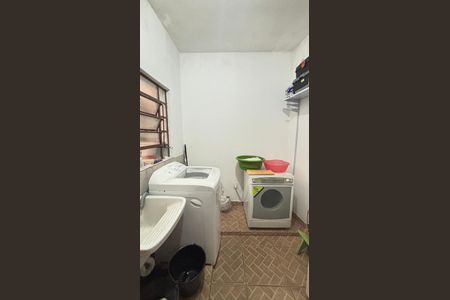 Casa à venda com 255m², 4 quartos e 3 vagas Casa à venda com 255m², 4 quartos e 3 vagasÁrea de Serviço