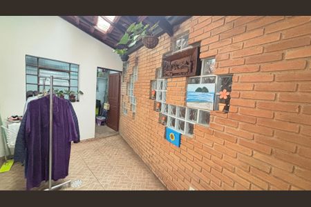 Casa à venda com 255m², 4 quartos e 3 vagas Casa à venda com 255m², 4 quartos e 3 vagasQuintal