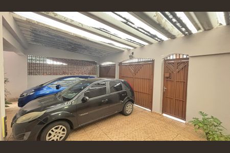 Casa à venda com 255m², 4 quartos e 3 vagas Casa à venda com 255m², 4 quartos e 3 vagasGaragem