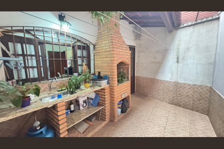 Casa à venda com 255m², 4 quartos e 3 vagas Casa à venda com 255m², 4 quartos e 3 vagasChurrasqueira