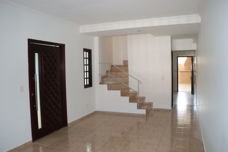 Sala 1 de casa para alugar com 4 quartos, 205m² em Jardim do Engenho, Cotia