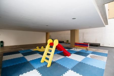 Apartamento para alugar com 165m², 3 quartos e 1 vaga Apartamento para alugar com 165m², 3 quartos e 1 vagaÁrea Comum - Playground