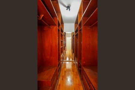 Apartamento para alugar com 165m², 3 quartos e 1 vaga Apartamento para alugar com 165m², 3 quartos e 1 vagaCloset da Suíte