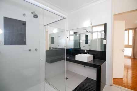 Apartamento para alugar com 165m², 3 quartos e 1 vaga Apartamento para alugar com 165m², 3 quartos e 1 vagaBanheiro da Suíte