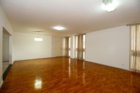 Apartamento para alugar com 165m², 3 quartos e 1 vaga Apartamento para alugar com 165m², 3 quartos e 1 vagaSala