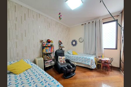Apartamento à venda com 187m², 4 quartos e 3 vagasQuarto 2