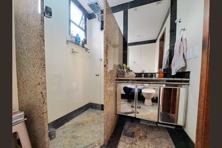 Apartamento à venda com 187m², 4 quartos e 3 vagasBanheiro do Quarto 4