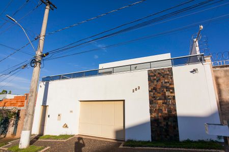 Casa para alugar com 169m², 3 quartos e 4 vagasFachada