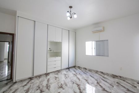 Casa para alugar com 169m², 3 quartos e 4 vagasSuite 1