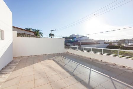 Casa para alugar com 169m², 3 quartos e 4 vagasVaranda