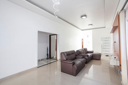 Casa para alugar com 169m², 3 quartos e 4 vagasSala