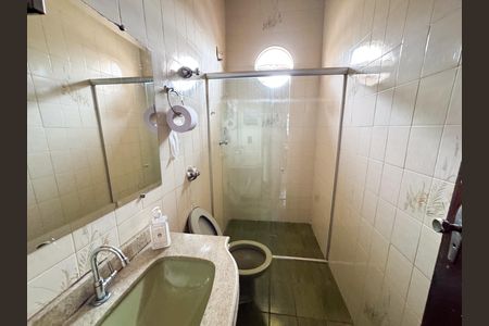 Casa à venda com 250m², 3 quartos e 4 vagas Casa à venda com 250m², 3 quartos e 4 vagasBanheiro