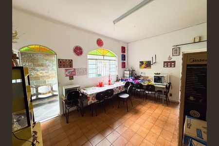Casa à venda com 250m², 3 quartos e 4 vagas Casa à venda com 250m², 3 quartos e 4 vagasCopa