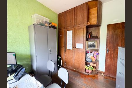 Casa à venda com 250m², 3 quartos e 4 vagas Casa à venda com 250m², 3 quartos e 4 vagasQuarto 1