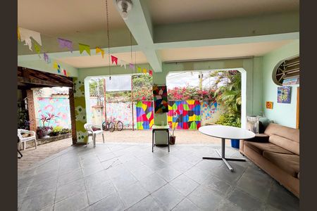 Casa à venda com 250m², 3 quartos e 4 vagas Casa à venda com 250m², 3 quartos e 4 vagasÁrea Externa