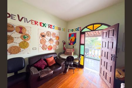 Casa à venda com 250m², 3 quartos e 4 vagas Casa à venda com 250m², 3 quartos e 4 vagasSala
