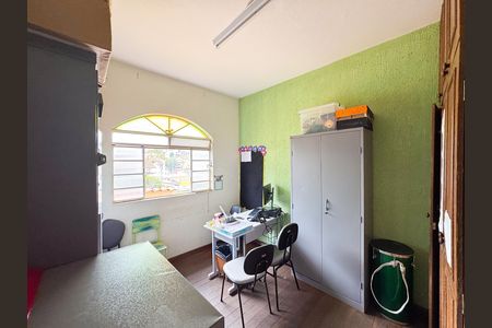 Casa à venda com 250m², 3 quartos e 4 vagas Casa à venda com 250m², 3 quartos e 4 vagasQuarto 1