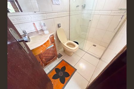 Casa à venda com 250m², 3 quartos e 4 vagas Casa à venda com 250m², 3 quartos e 4 vagasBanheiro da Suíte 1