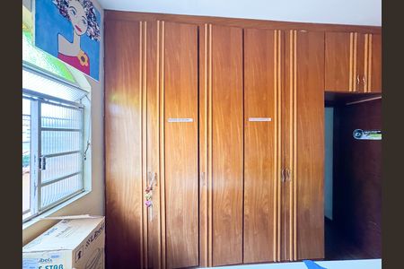 Casa à venda com 250m², 3 quartos e 4 vagas Casa à venda com 250m², 3 quartos e 4 vagasQuarto 2