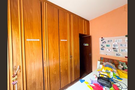 Casa à venda com 250m², 3 quartos e 4 vagas Casa à venda com 250m², 3 quartos e 4 vagasQuarto 2