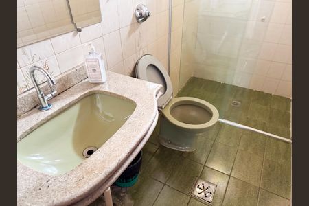 Casa à venda com 250m², 3 quartos e 4 vagas Casa à venda com 250m², 3 quartos e 4 vagasBanheiro