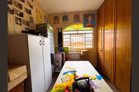 Casa à venda com 250m², 3 quartos e 4 vagas Casa à venda com 250m², 3 quartos e 4 vagasQuarto 2