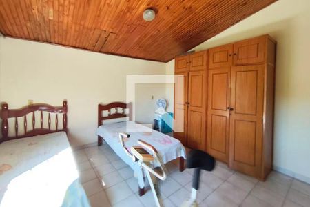 Casa à venda com 230m², 3 quartos e 4 vagas Casa à venda com 230m², 3 quartos e 4 vagasQuarto 3