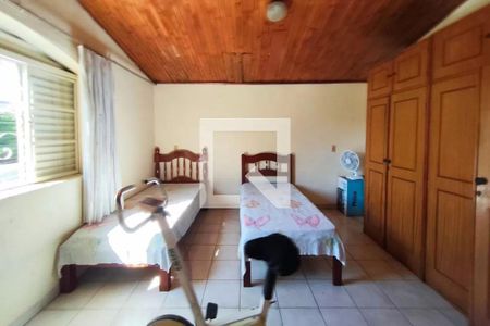 Casa à venda com 230m², 3 quartos e 4 vagas Casa à venda com 230m², 3 quartos e 4 vagasQuarto 3